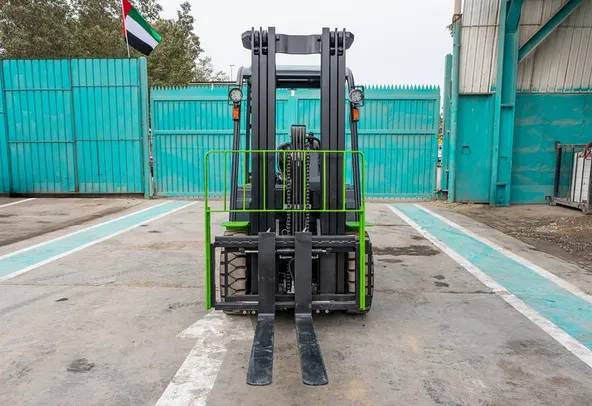Socma FB35 Electric Forklift Front View