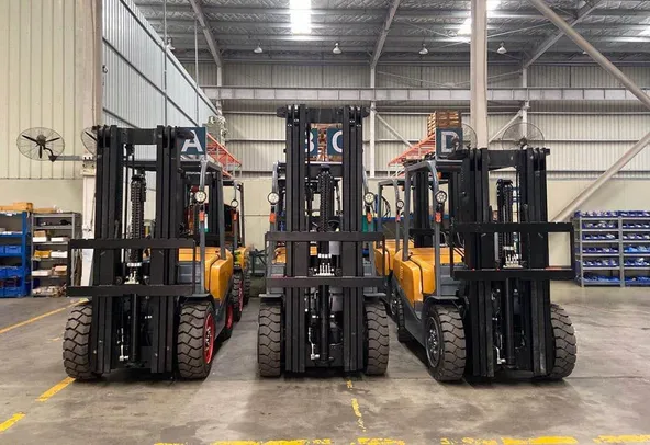 Socma HNF-35 Diesel Forklift Front View