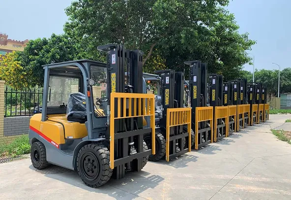 Socma HNF-35 Diesel Forklift Front Right View
