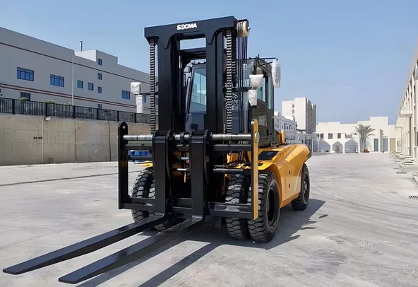 Socma HNF-120 diesel forklift front view