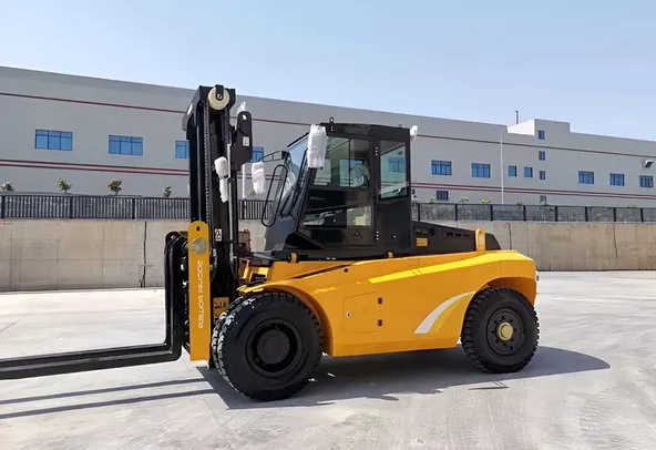 Socma HNF-120 diesel forklift left side view