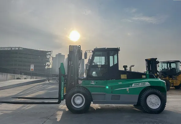 Socma HNF-160 Forklift Left Side Image