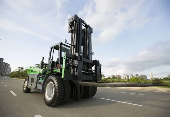 Socma HNF-180 Diesel Forklift Front Right View