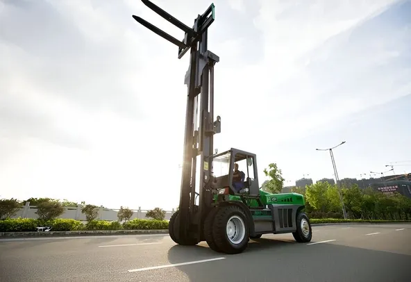 Socma HNF-180 Diesel Forklift Lifted Forks