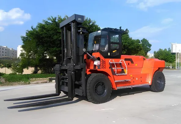 Socma HNF-280 Diesel Forklift Front Left Image