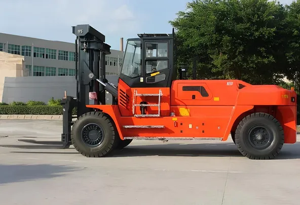 Socma HNF-280 Diesel Forklift Left Side Image