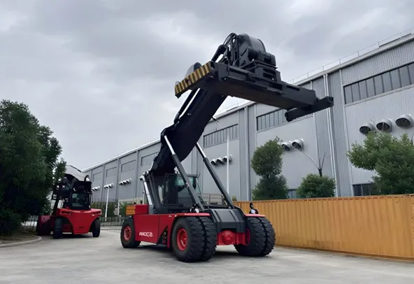 Socma HNRS4531 Reach Stacker Front Right View