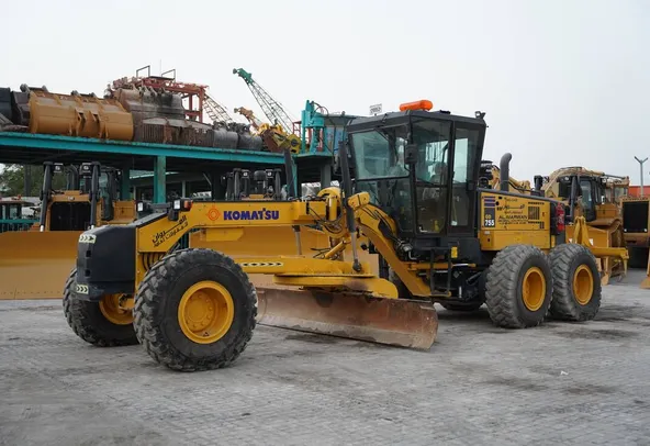 24-Ton Motor Graders With Ripper For Rent By Al Marwan