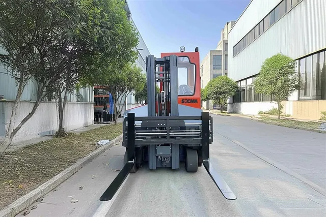 2025 Socma MQ2530 All-Directional Electric Forklift Front View