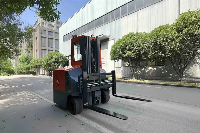 2025 Socma MQ2530 All-Directional Electric Forklift Front Right View
