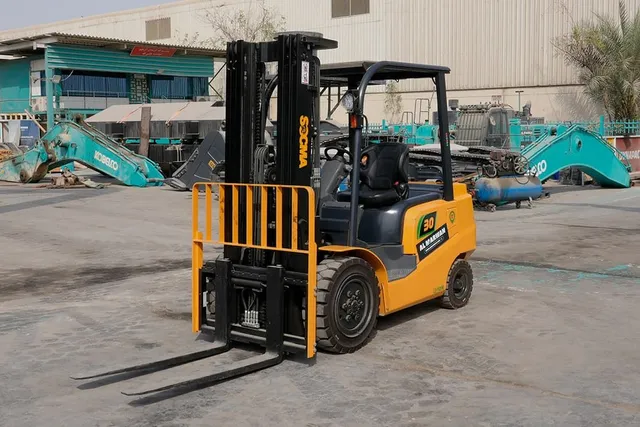 2025 Socma FB30 Electric Forklift Front Left View