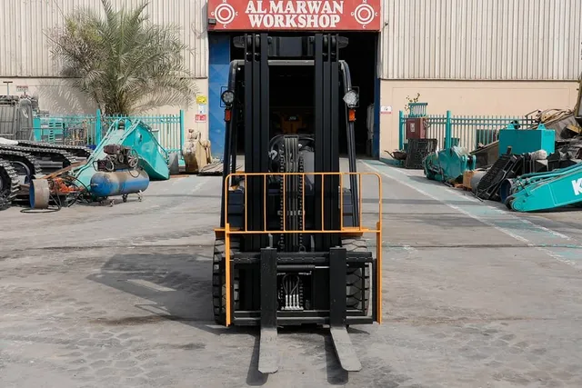 2025 Socma FB30 Electric Forklift Front View