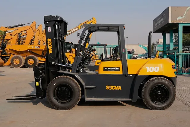 Socma HNF-100 Diesel Forklift Left Side View