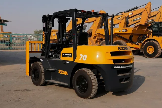 Socma HNF-70 Diesel Forklift Rear Left View