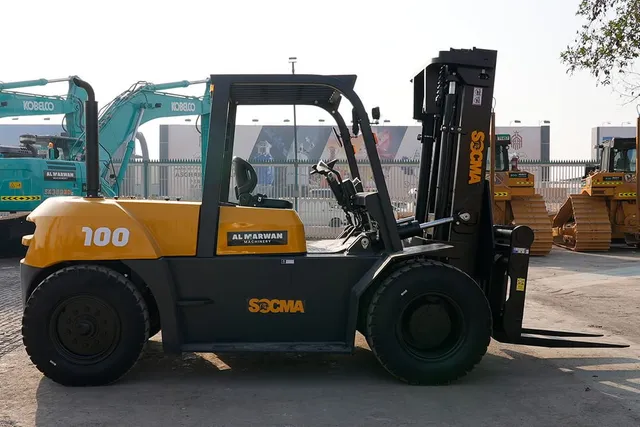 Socma HNF-100 Diesel Forklift Right Side View