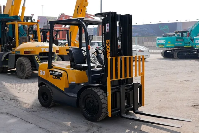 2025 Socma HNF-30 Diesel Forklift Front Right View