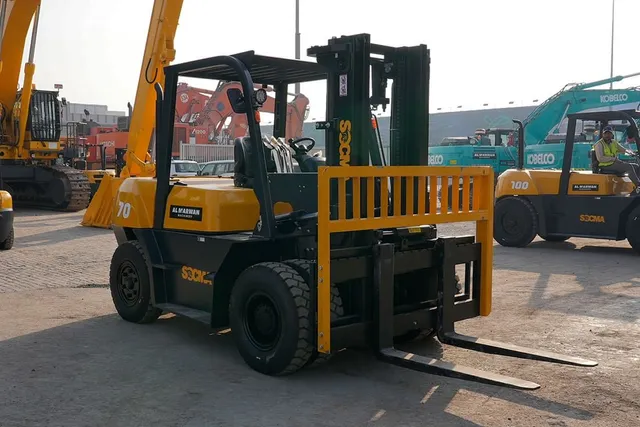 Socma HNF-70 Diesel Forklift Front Right View