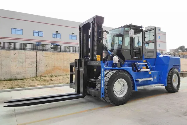 Socma HNF-220 Forklift Front Left View