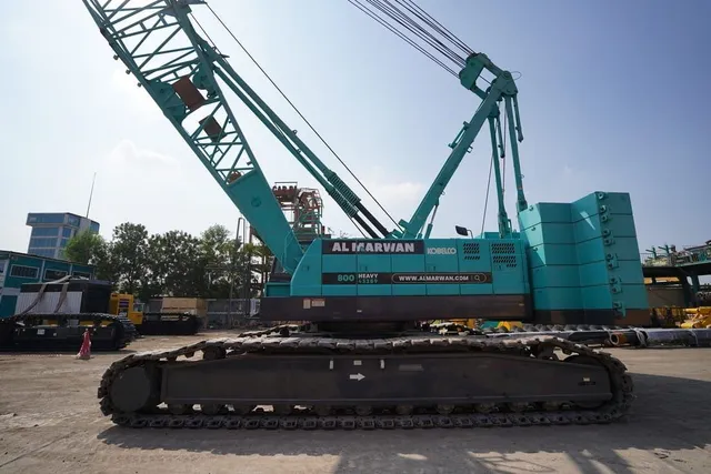 100 ton crawler crane for rent-side image
