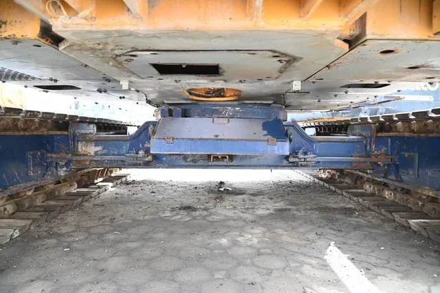 1995 Kobelco 7045 Crawler Crane CRC-0194 - undercarriage  view- Al Marwan Machinery