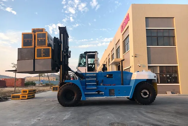 Socma HNF-500 Forklift Left Side View