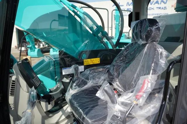 New Kobelco SK520 Crawler Excavator | Al Marwan
