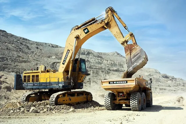 160 ton Excavators, for Rent-on action image