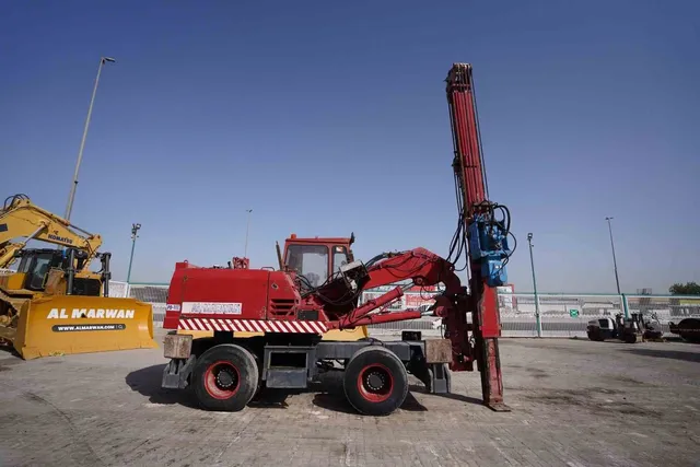 1980 Liebherr A911C Excavator with ABI Piling Rig Right View - PD-0003