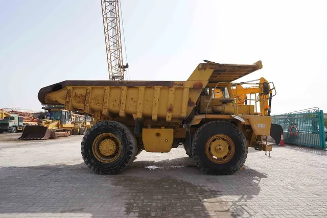 1982 Cat 769C Rigid Dump Truck Right View - RD-0151