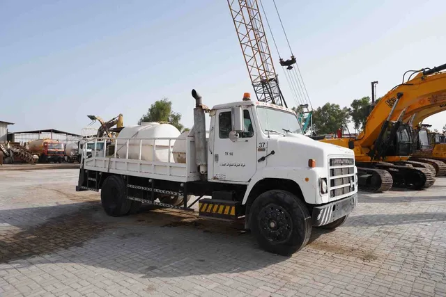1984 International Harvester 2375 Service Truck Front Right View - TK-0166