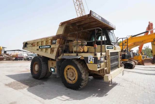 1995 Cat 769C Rigid Dump Truck Front Right View - RD-0186