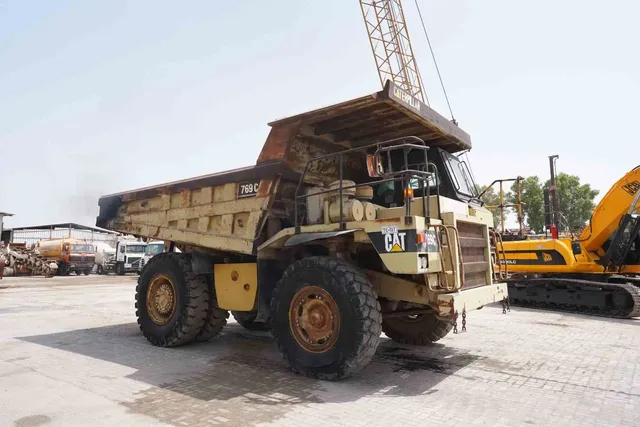 1995 Cat 769C Rigid Dump Truck Front Right View - RD-0187