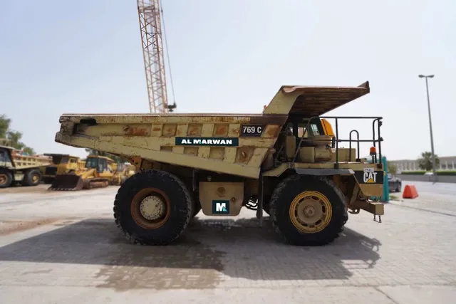 1995 Cat 769C Rigid Dump Truck Right View - RD-0186