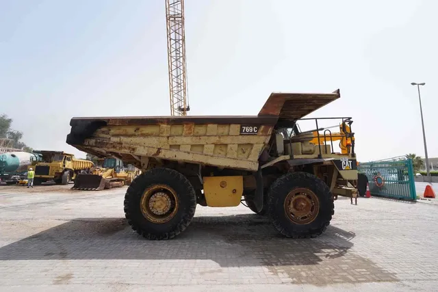 1995 Cat 769C Rigid Dump Truck Right View - RD-0187