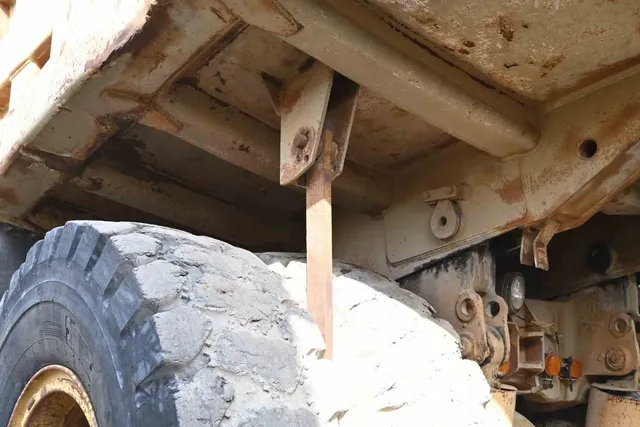 1995 Cat 769C Rigid Dump Truck Undercarriage View - RD-0187