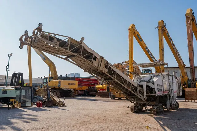 1995 Wirtgen 2000DC Cold Miller Front Left View