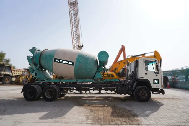 1996 Volvo FL10 Concrete Truck Right View - TK-0248