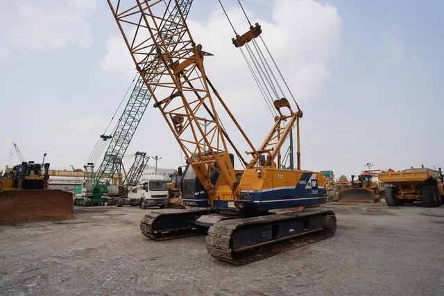 1995 Kobelco 7045 Crawler Crane CRC-0194 - front left - Al Marwan Machinery