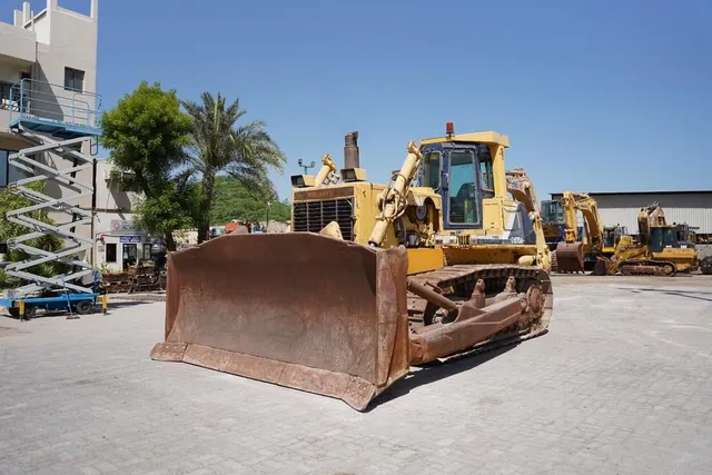 2004 Komatsu D275A-2 Bulldozer front left view | Al Marwan
