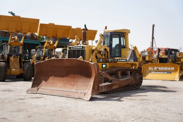 Komatsu Bulldozer D275A-2 - 2004 - front left view| Al Marwan Machinery