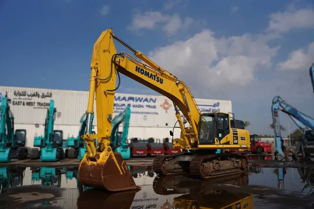 Rent Large 45-Ton Track Excavators | Al Marwan