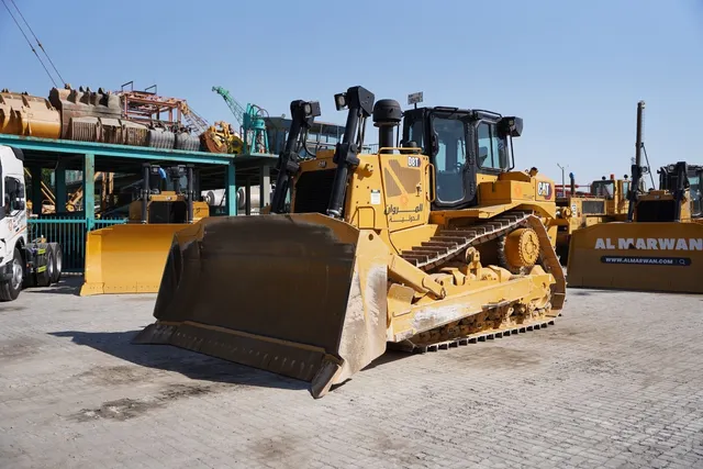 Caterpillar D8T Dozer 2021 front left view  - Al Marwan Heavy Machinery