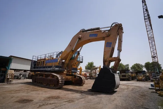 2000 Komatsu PC1600 AP-1 Large Excavator Front Right View