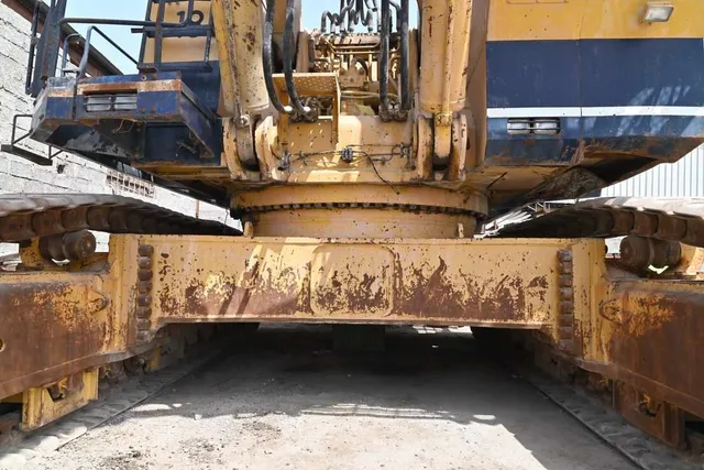 2000 Komatsu PC1600 AP-1 Large Excavator Undercarriage Image