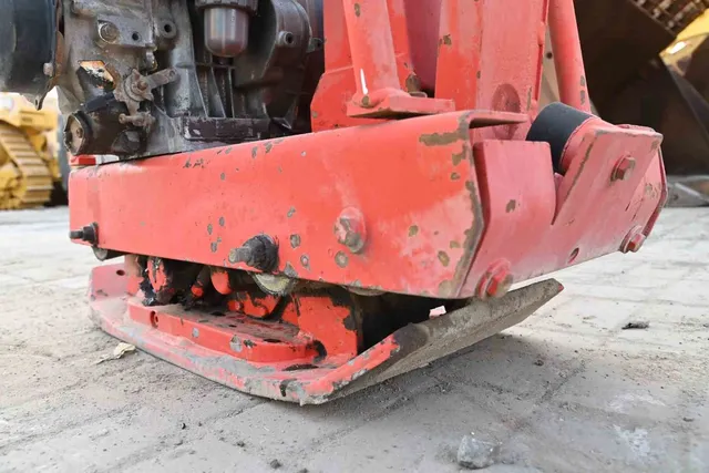 2001 Dynapac LG140 Plate Compactor Base View - CP-0023