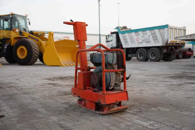 2001 Dynapac LG140 Plate Compactor Front Right View - CP-0023