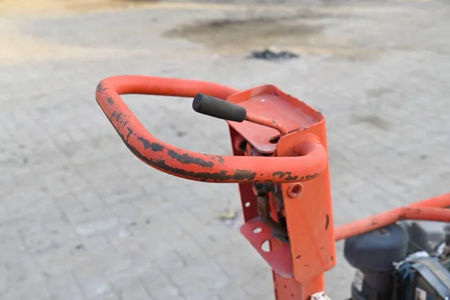 2001 Dynapac LG140 Plate Compactor Handle View - CP-0023