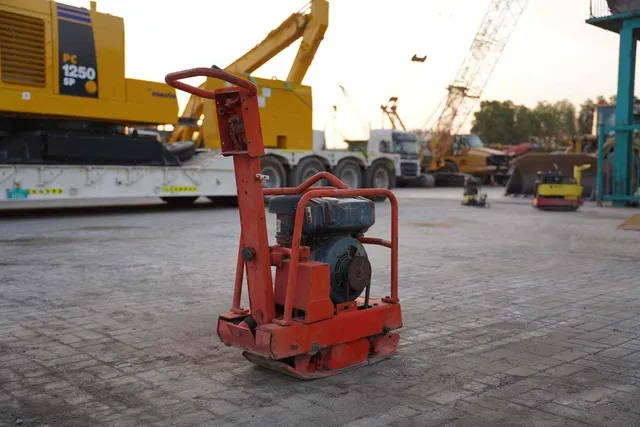 2001 Dynapac LG140 Plate Compactor Rear Right View - CP-0023