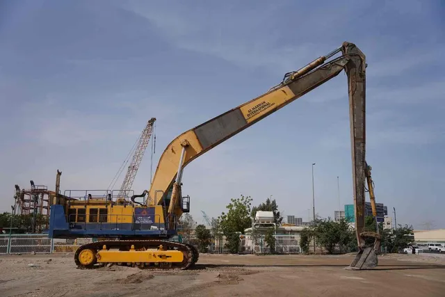 2001 Komatsu PC1600 Track Excavator Right View - EX-0238