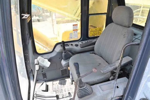 2002 Komatsu PC800SE-6 Track Excavator Cabin View - EX-0118